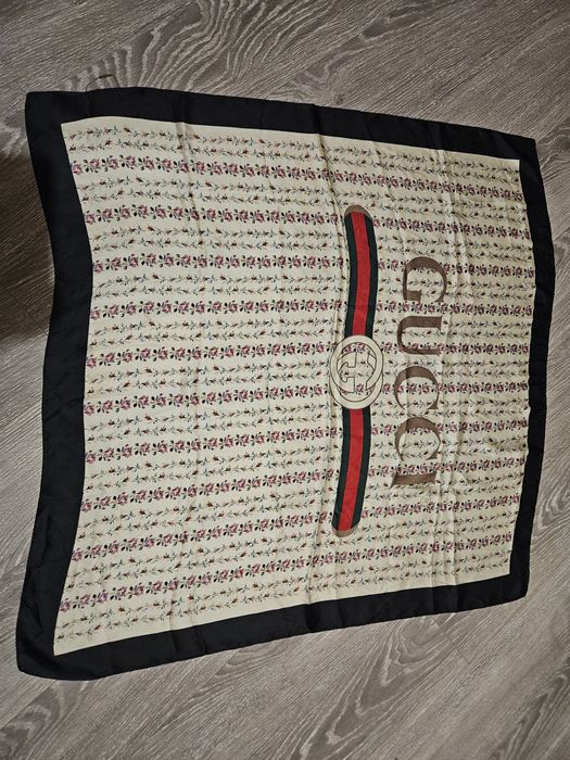 Оригинальный шелковый платок Gucci Christian Dior