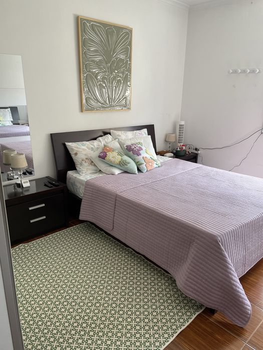Cama e criado mudo