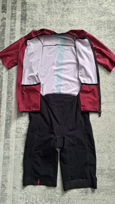 Велокостюм фірми HUUB