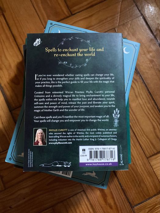 Livro Spells for Living Well de Phyllis Curott