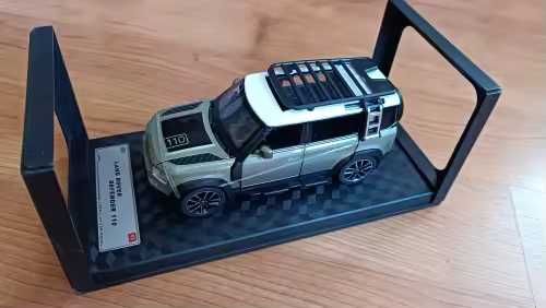 Miniatura do Land Rover Defender 110 Escala 1:32 (SELADO)