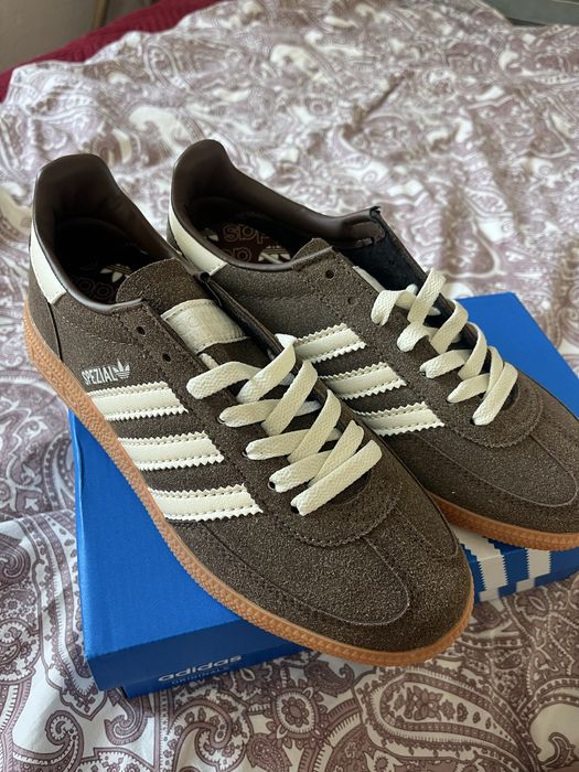 Adiad spezial castanhas com branco