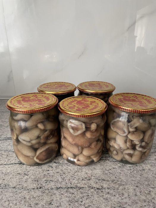 Гриби мариновані маслята