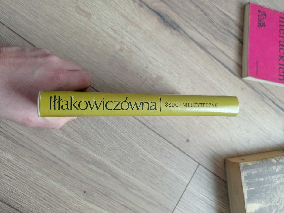 książka "Sługi nieużyteczne: wybór wierszy" autorstwa Kazimiery