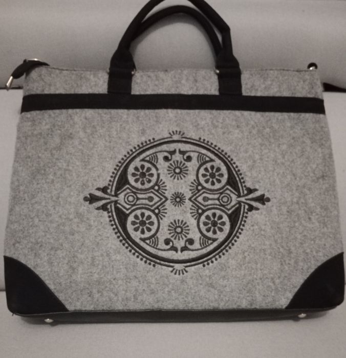 Torebka filcowa damska