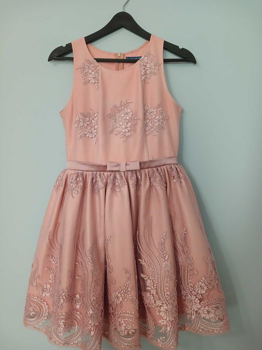 Продається святкова випускна сукня