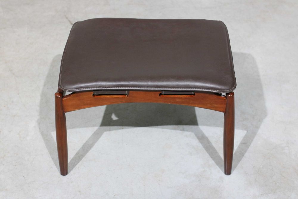 Poltrona + pousa pés design brasileiro