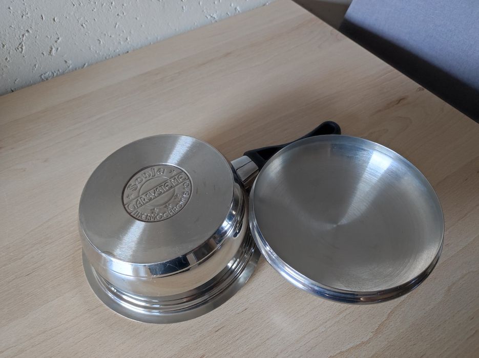 Rondelek z pokrywką.