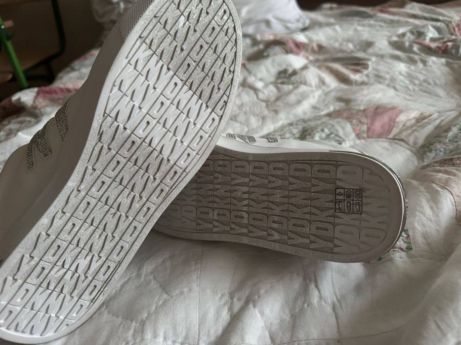 Жіночі кеди білі, шкіряні