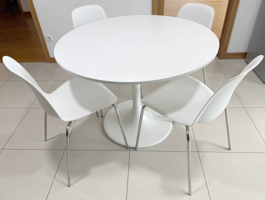 Mesa Redonda Branca Ikea (Docksta) Com 4 Cadeiras (Lidas)