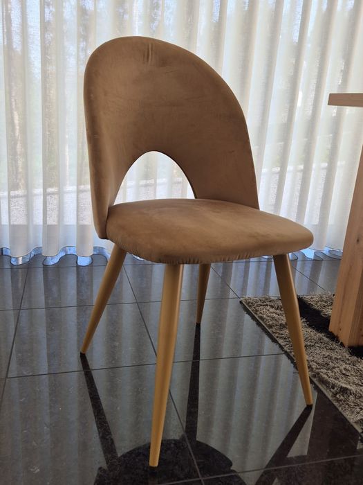 Mesa de Jantar Extensível 140cm - 195cm + 4 Cadeiras