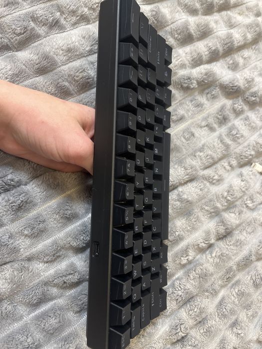 Продам механічну клавіатуру 60%