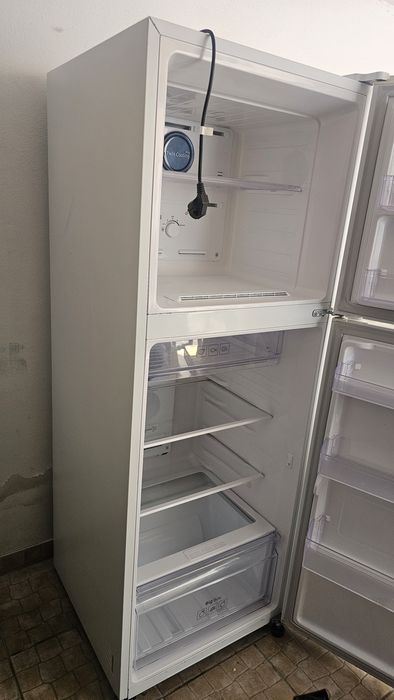 Frigorífico Samsung RT29K5030WW – 300L – No Frost – Excelente Estado