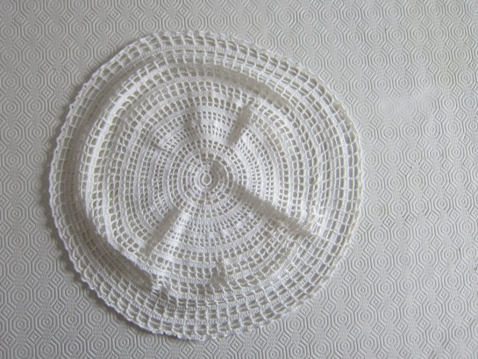 Pano de Quarto Redondo em Croché Branco com 37cm de diâmetro