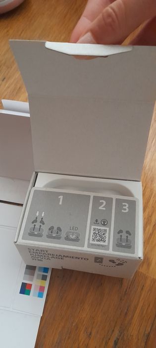 Fones da sony WF-C500 bluetooth a faltar o fio de carregar e só com 1