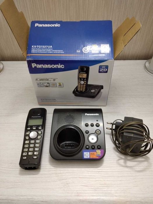 Телефон Panasonic KX-TG7227UA