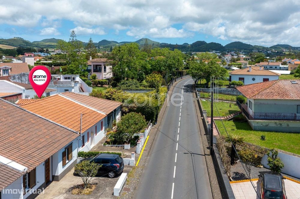 Moradia T2+1 com Anexo, Terraço e Estacionamento privado em São Roq...
