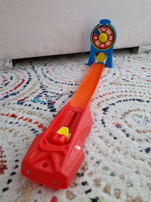 Hot Wheels , tor samochodowy zakręć i wygraj