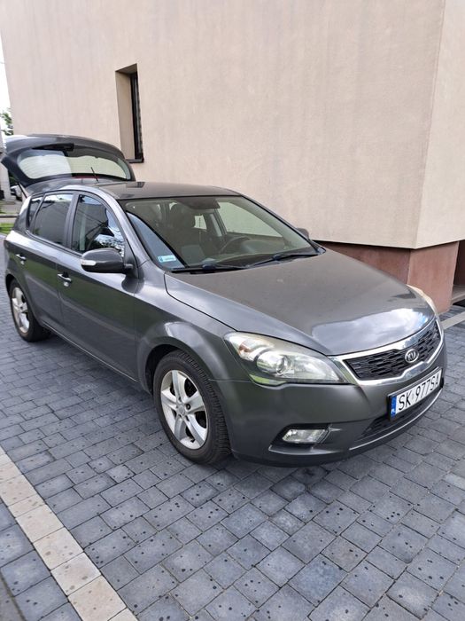Samochód osobowy kia ceed