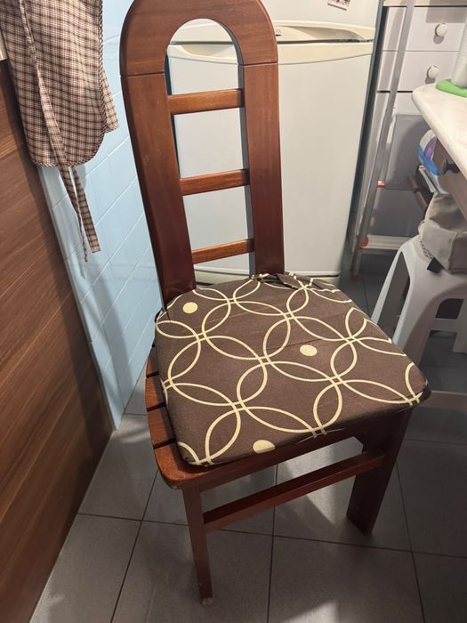 Conjunto Mesa de Cozinha e Cadeiras