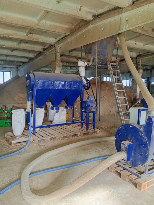 Продам млин . Дробарка, просіювач, бункер.