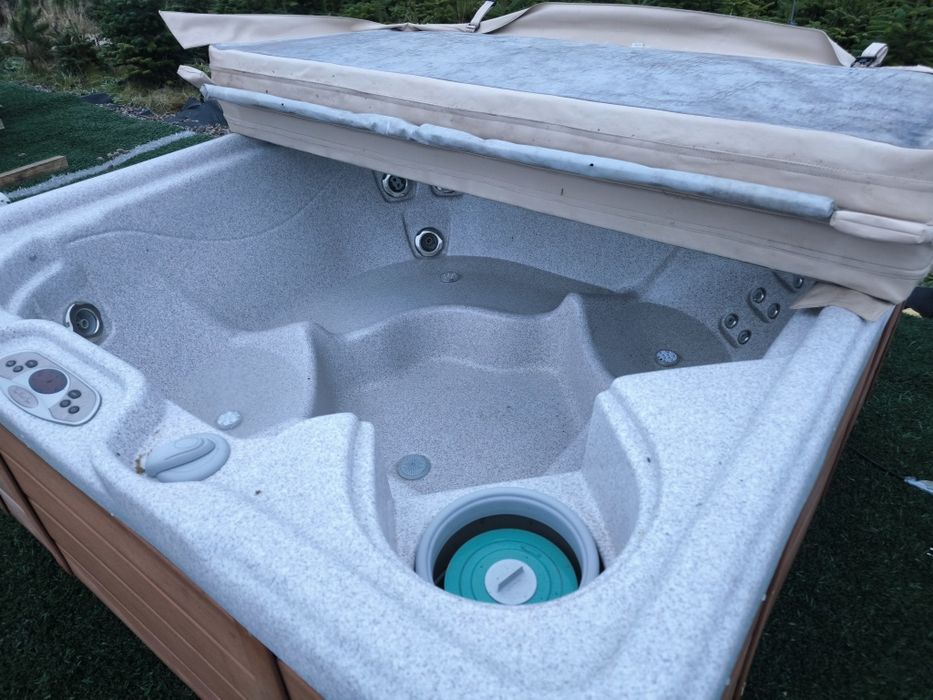 Jacuzzi zewnętrzne całoroczne
