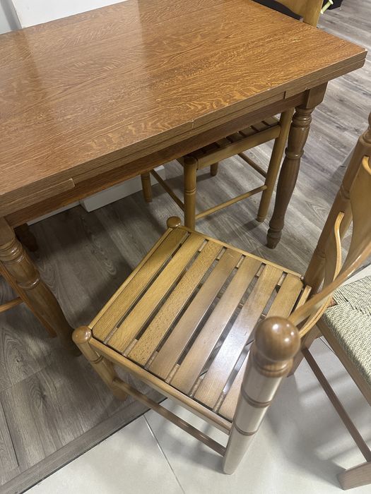 Mesa 2 cadeiras + 2 bancos