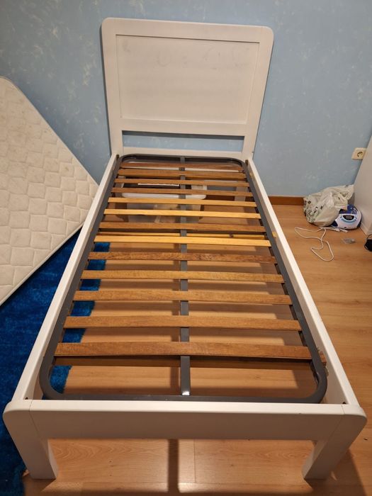 Cama solteiro com colchao e estrato