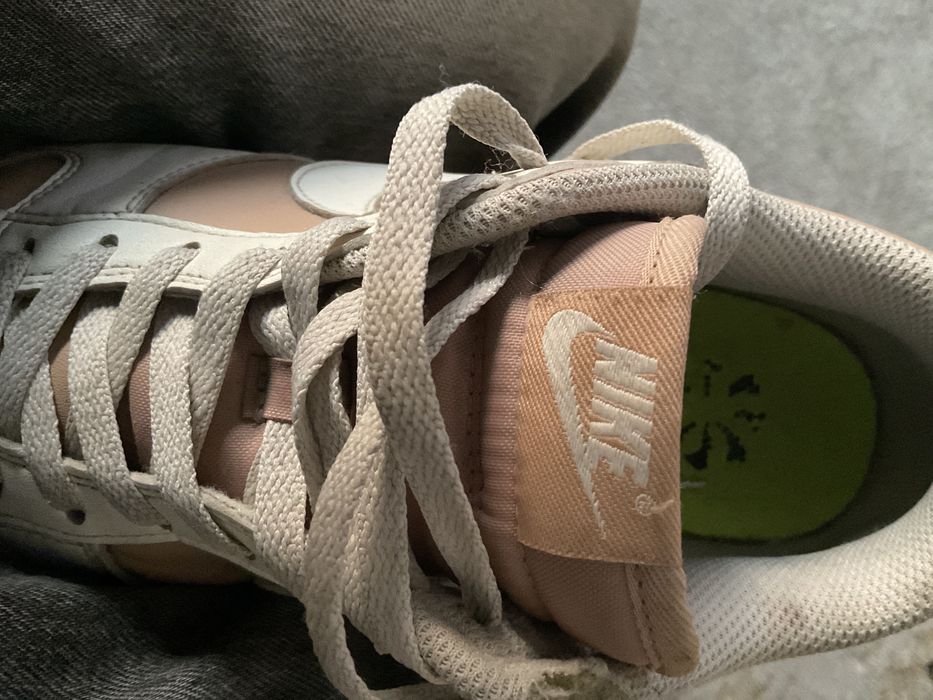 Nike Dunks Bege & Branco – Tamanho 40 | Conforto & Estilo