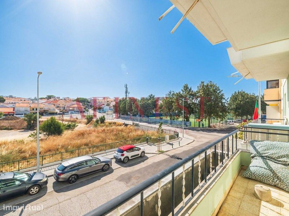 T2 Remodelado em Alcabideche | Pronto a Habitar | Nascente/Poente |