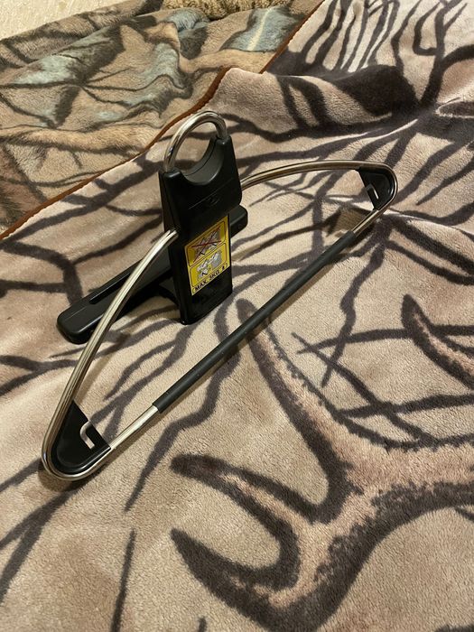 Вішалка автомобільна для одягу