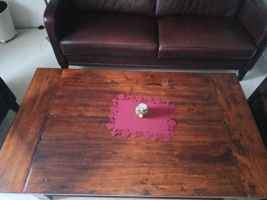 Piękna kolonialna ława