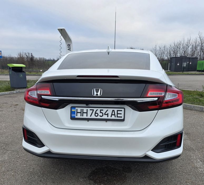 Продам honda clarity plug-in