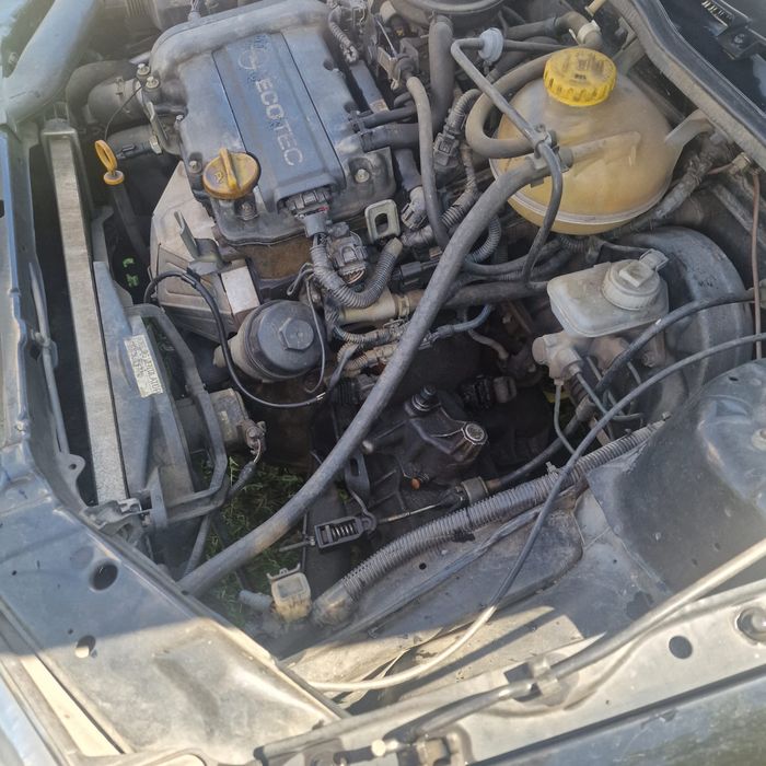 Vendo opel corsa 1.000 a gasolina 12v em bom estado geral