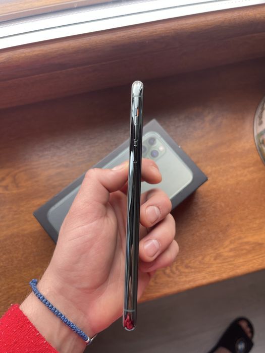 Продам Iphone 11 pro max
