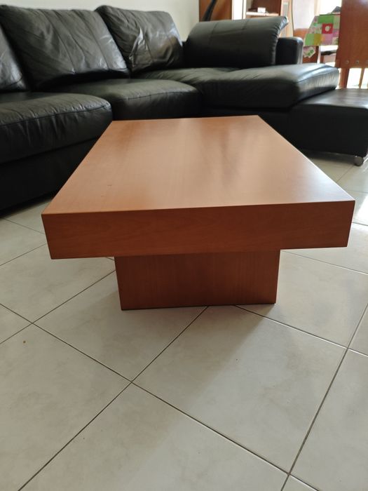 Mesa de centro moderna.
