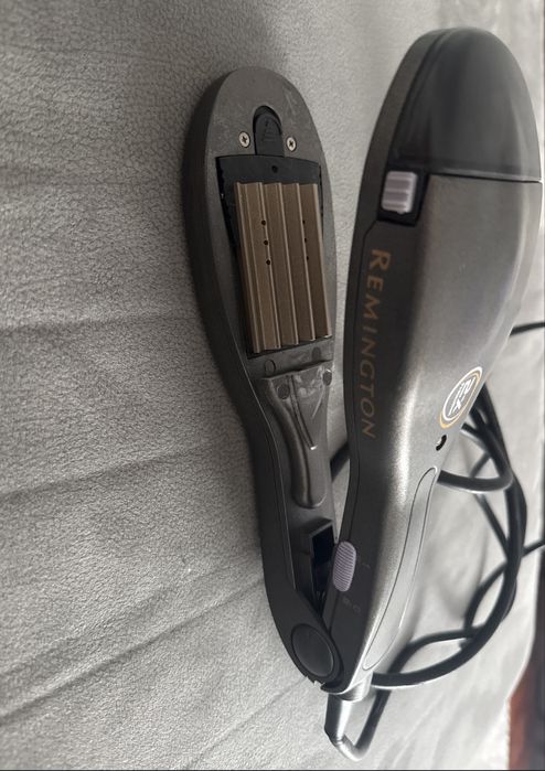 Prancha para fazer Ondulaçao cinza e preta, Marca REMINGNTON