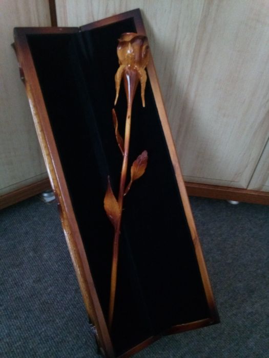 Декоративная резная роза в футляре