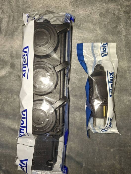 Розетка каучук VIOLUX 16А 3на з заземлення з кришкою+вилка в подарунок