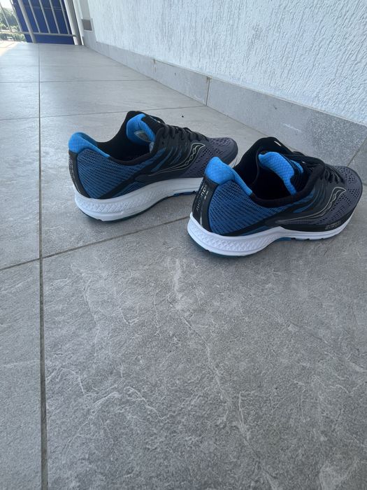 Продам кроссівки saucony