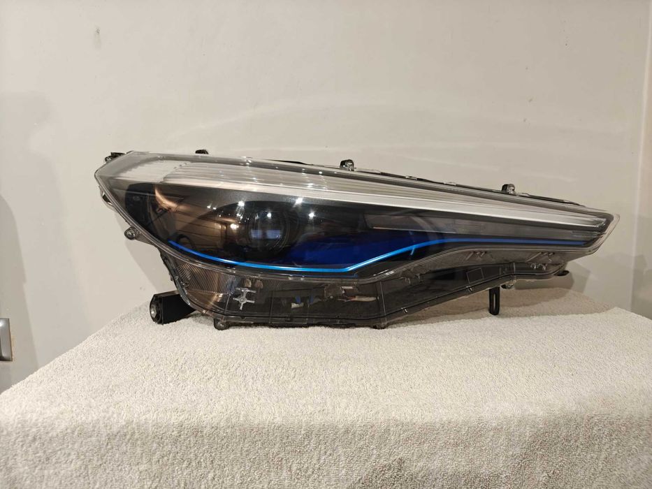 Lampa Prawy Przód LED Toyota Corolla Cross
