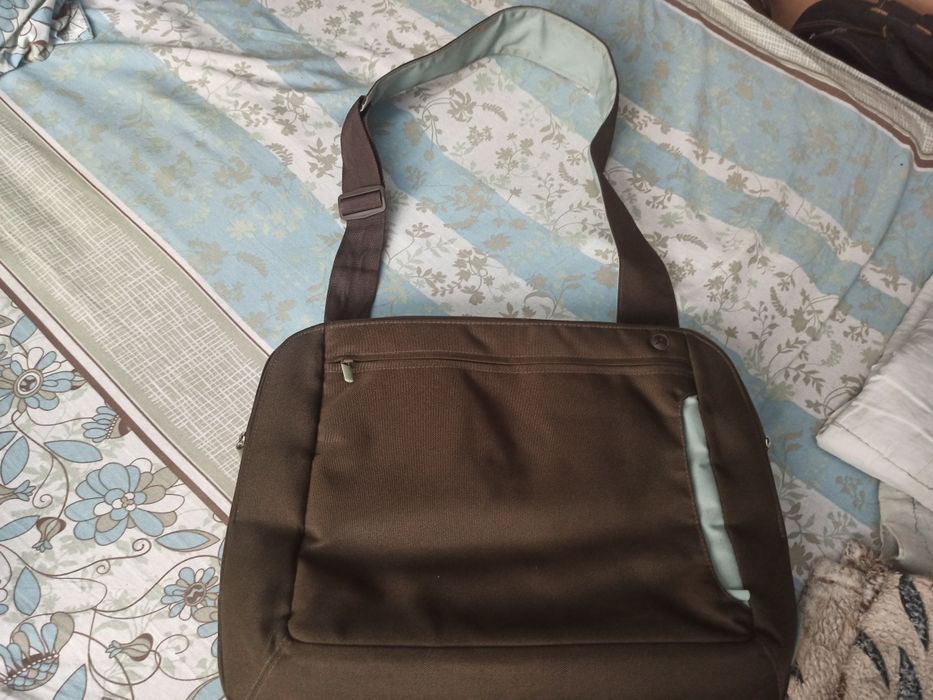 Фірмова сумка для ноутбука 17" Belkin Messenger Bag