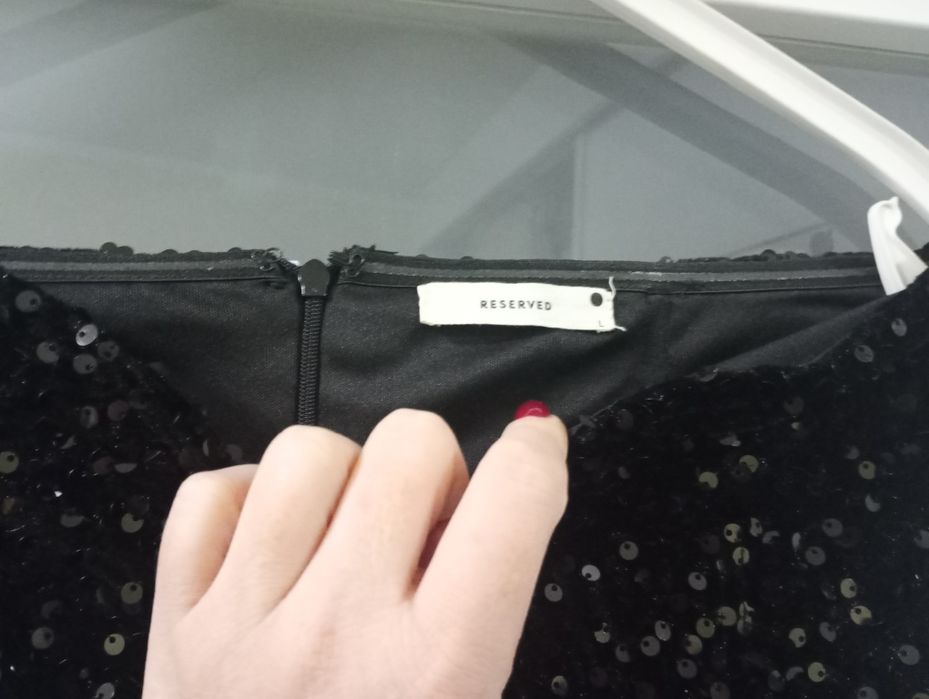 Sukienka czarna cekiny Reserved