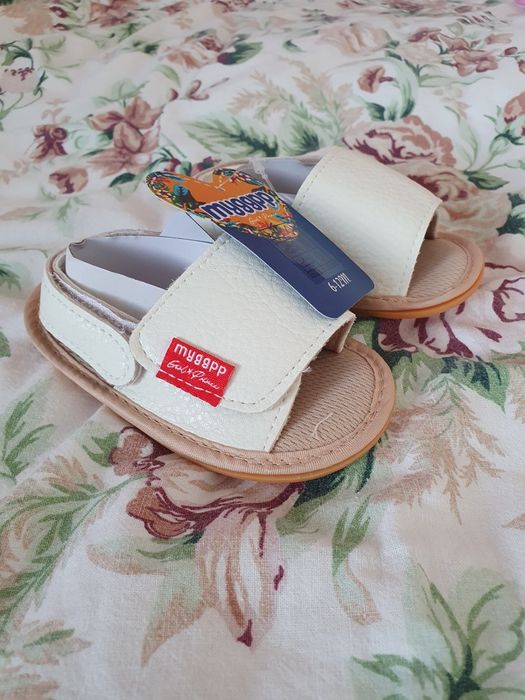 Białe sandałki na rzep niechodki buciki lato 6-12 12cm