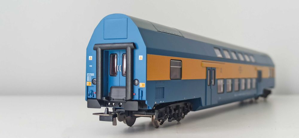 Model piętrowego wagonu Bdhpumn, PKP, Piko, H0, -3
