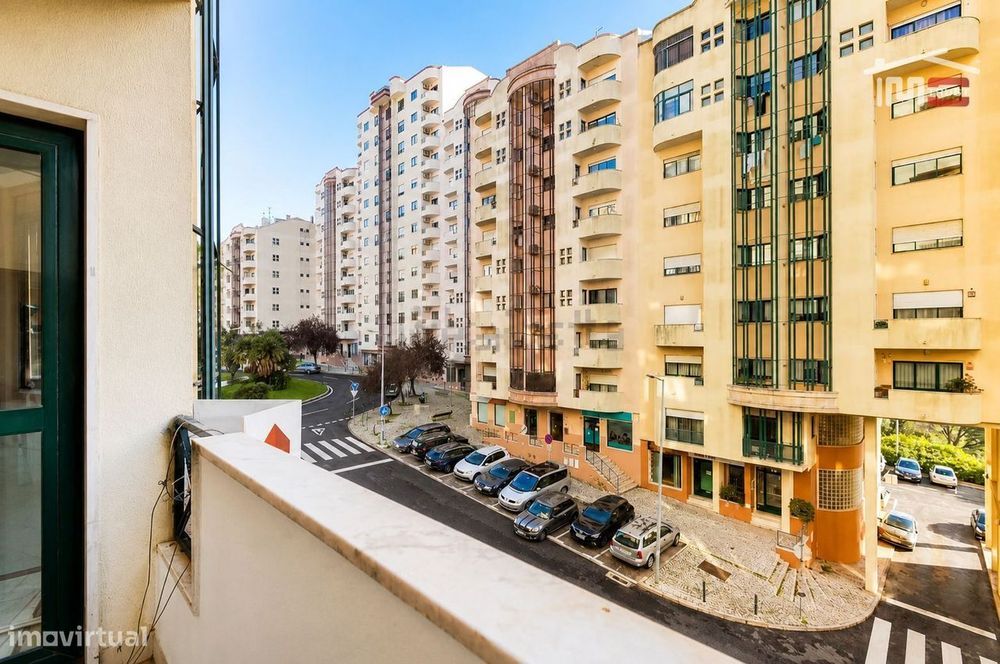 Excelente T2 na Ramada / Odivelas - 2 Varandas, 2 WCs, 3ºandar com ...