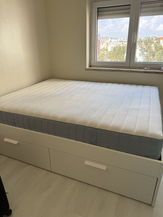 Cama de casal bom estado