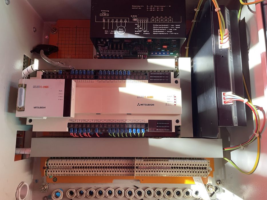 Skrzynka elektryczna ze sterownikami mitsubischi