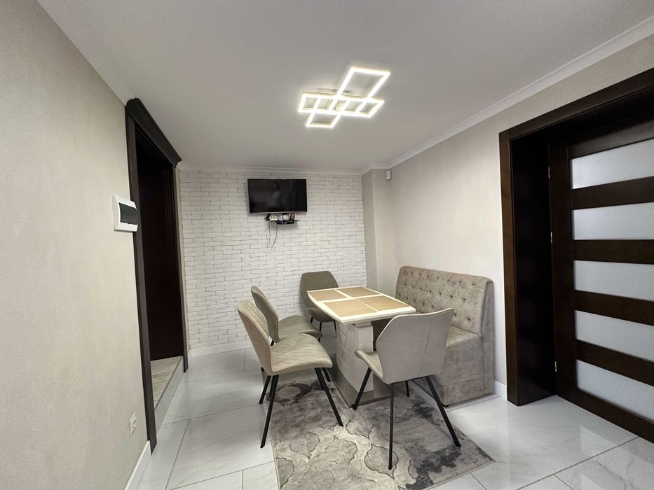 Продам сучасний напів особняк (дуплекс) з ремонтом в м.Тисмениця