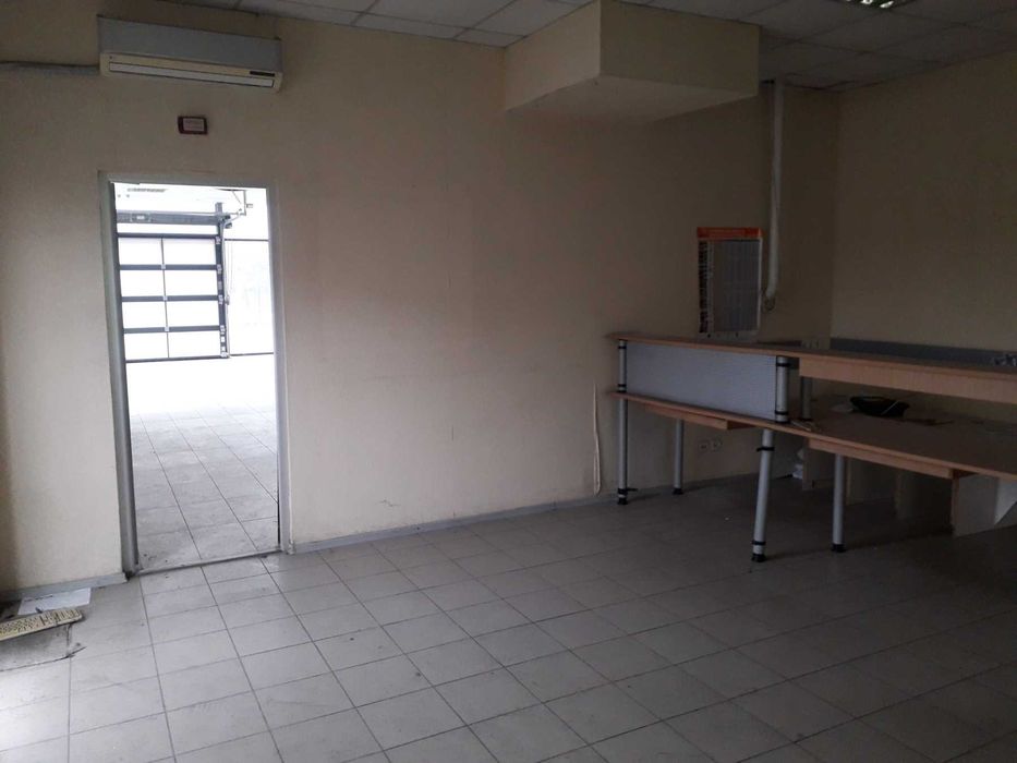 Продам приміщення автосалону